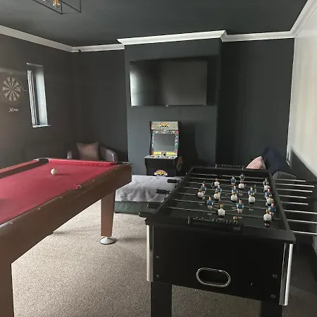By Lushlets - Apartments Games Room Hot Tub - Great For Hens Stags And Sporting Groups Cardiff Exterior photo