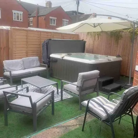 By Lushlets - Apartments Games Room Hot Tub - Great For Hens Stags And Sporting Groups Cardiff Exterior photo